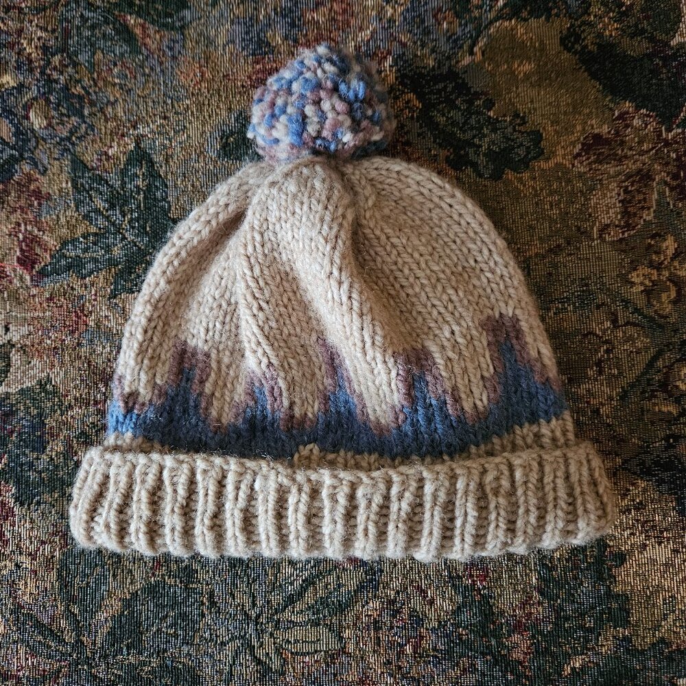 Vintage, hand made knit hat/touque/tuque with a pom-pom, unusual design, size L